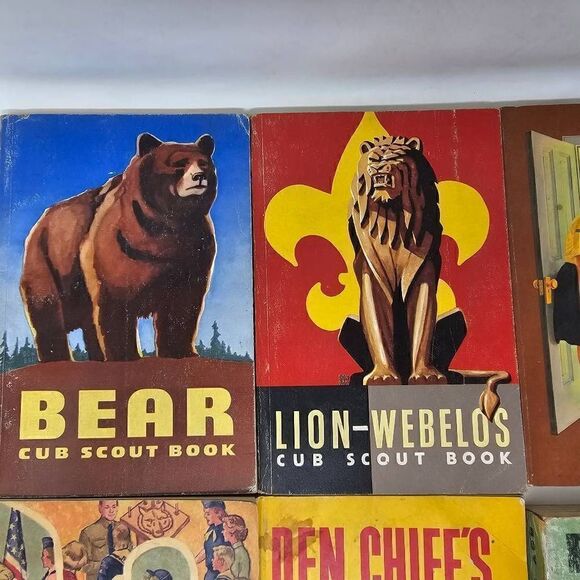 LOT OF 7 BOY CUB SCOUT BOOKS 60'S BEAR LION DEN CHIEF MOTHER HAND FIELD BOOK - Picture 2 of 6